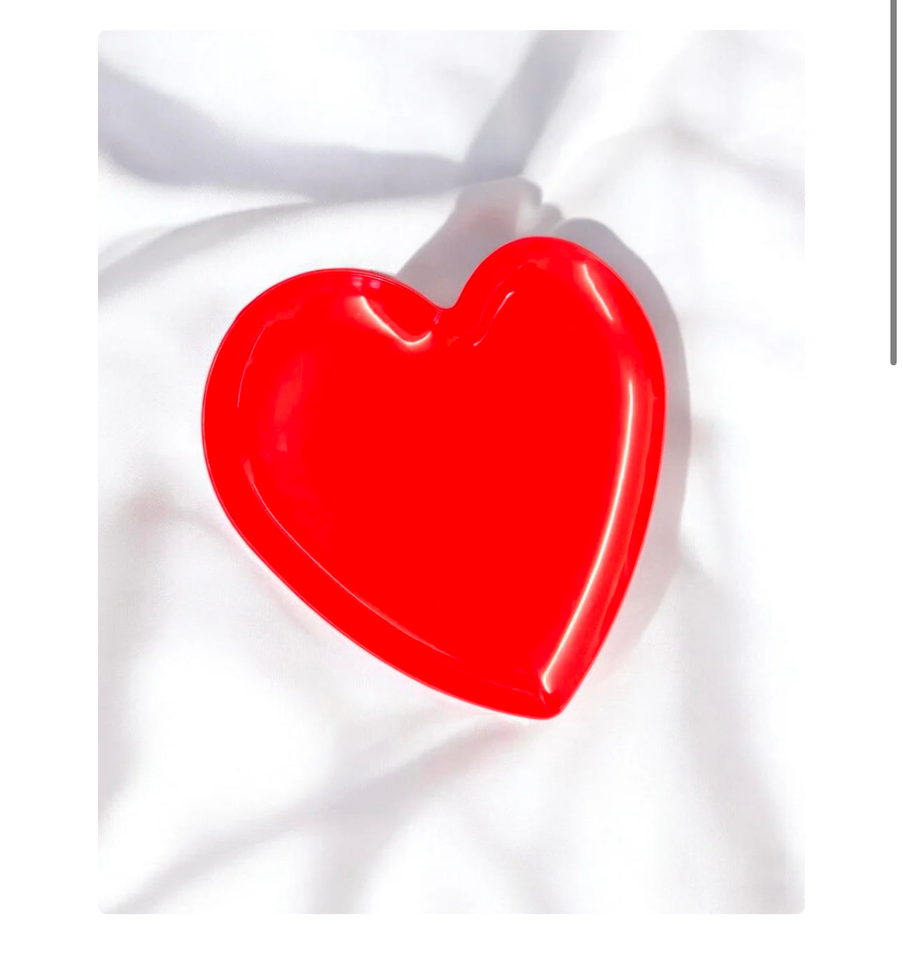 Red heart plastic plates